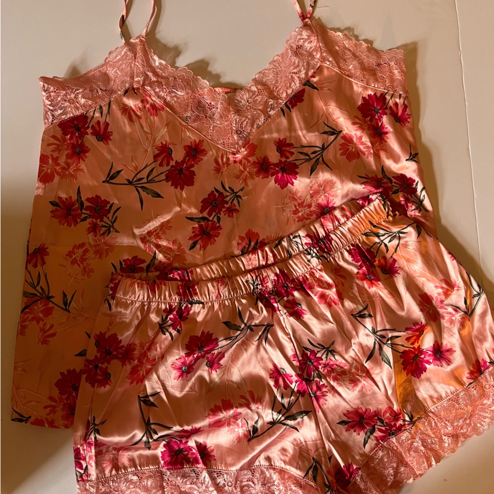 Marilyn Monroe Peach Satin Floral Lace Trim Cami & Shorts Set